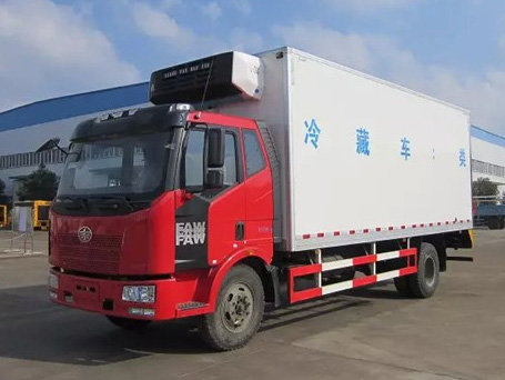 解放J6L 6.8米冷藏车