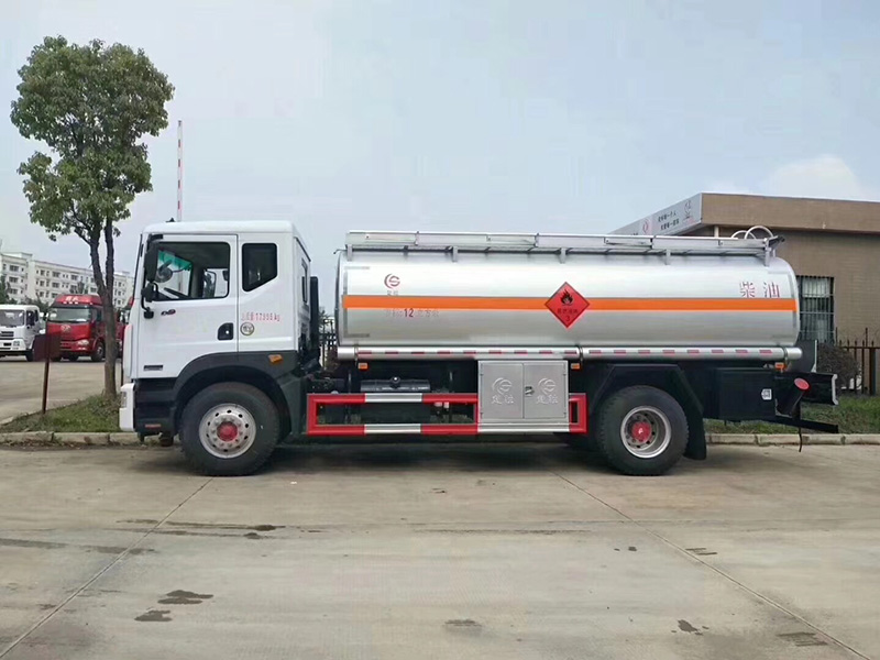 东风D9运油车