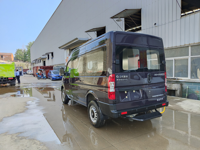 东风御风短轴殡仪车